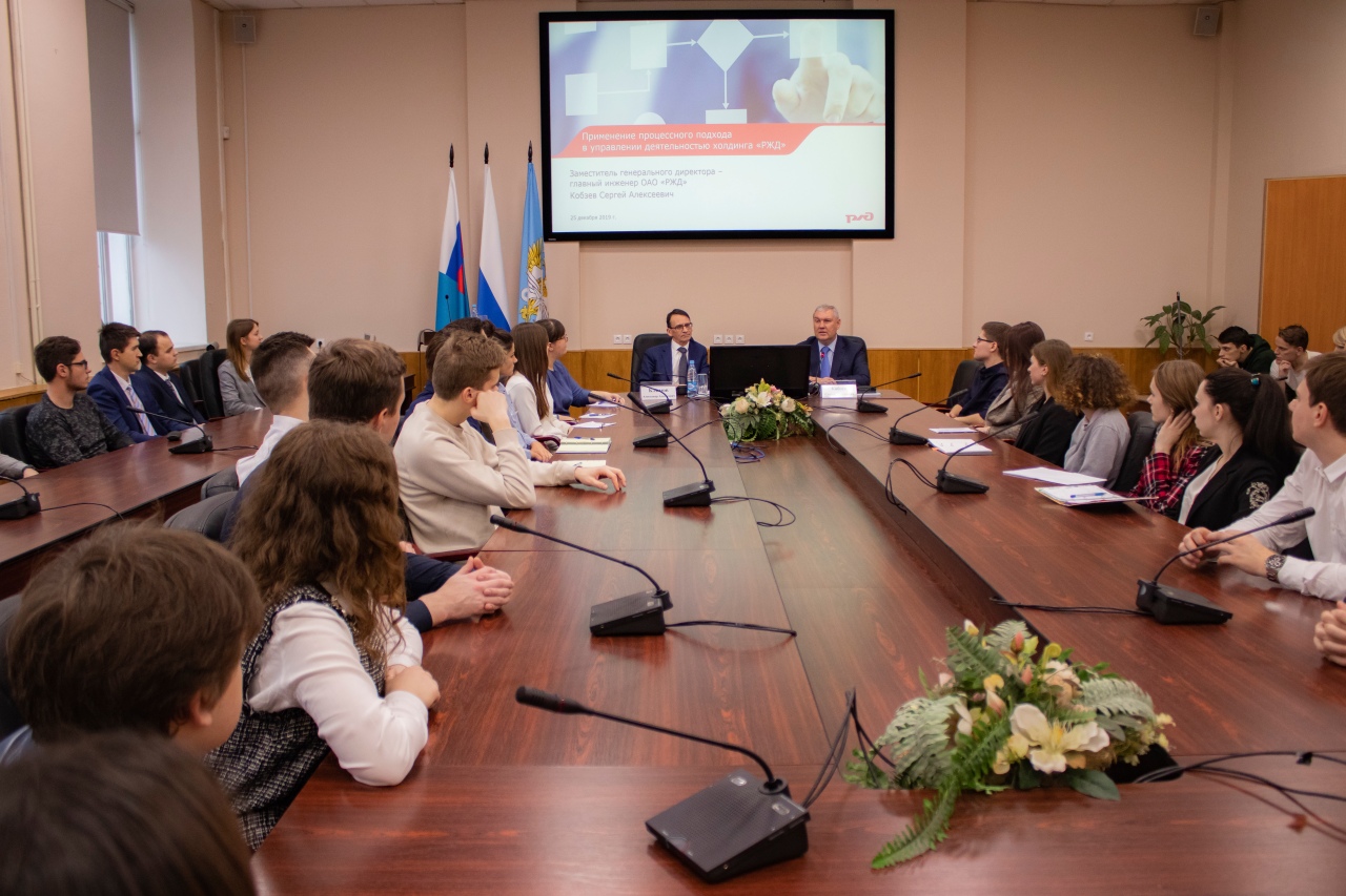 В Российском университете транспорта прошла встреча студентов с  представителями ОАО 