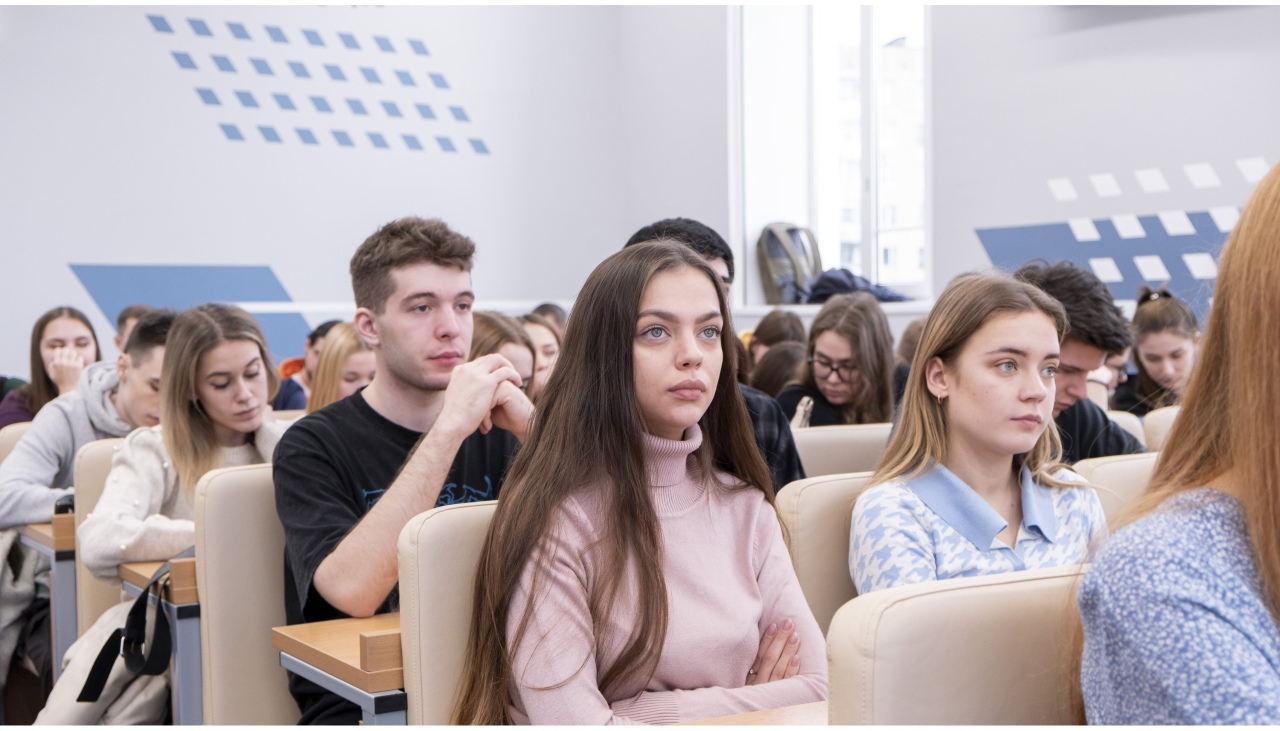 Миит отзывы студентов. Студенты рут МИИТ. Московская молодежь. Дом молодежи рут МИИТ. Авт рут МИИТ.